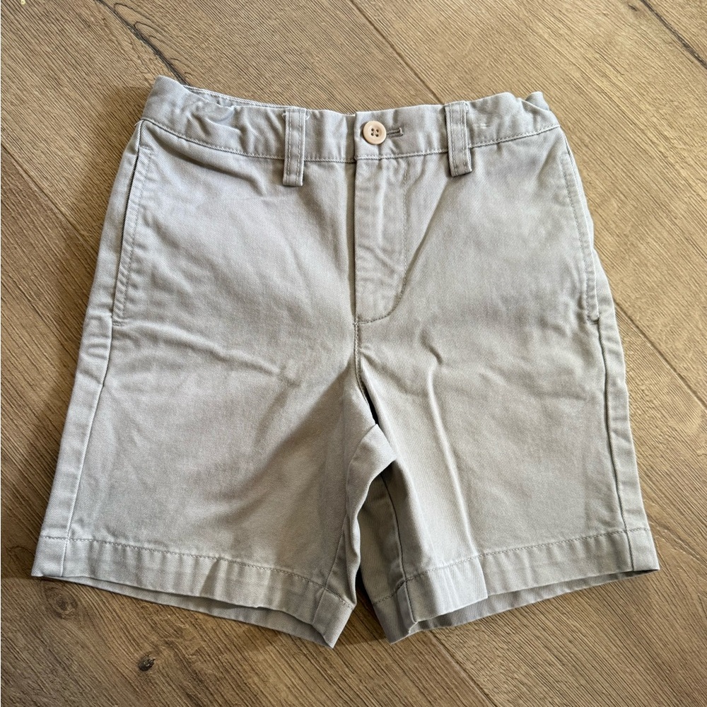 Boys Vineyard Vines khaki shorts, size 5